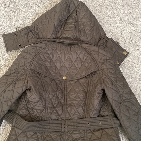 Burberry Women's above the knee Finsbridge Quilted Coat in khaki green - Picture 5 of 10